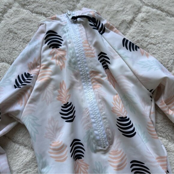 Dot Dot Smile | Long Sleeve Pineapple Rash Guard | Size 5/6 - Picture 6 of 8